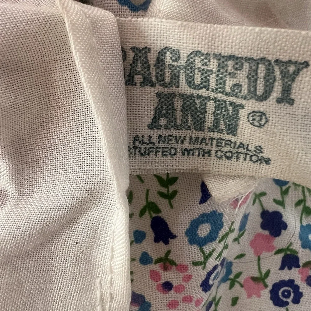 Knickerbocker button age